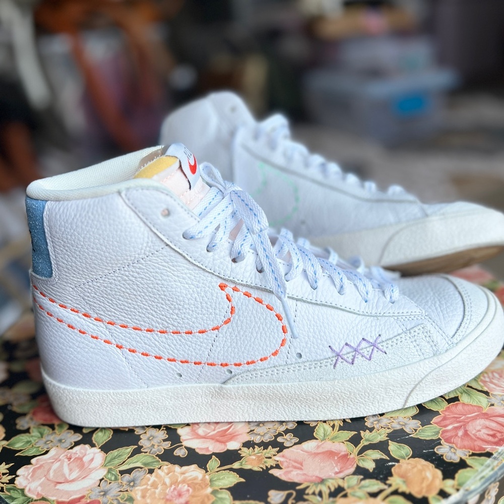 Women’s Nike Blazer Mid 77, Leather Sneakers with Colorful Stitches *EUC* - Picture 5 of 13